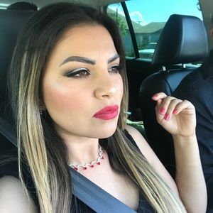 Meet your Posher, Abigail